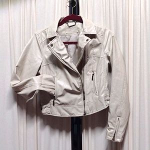 Vegan faux leather jacket size medium. (On the smaller side)